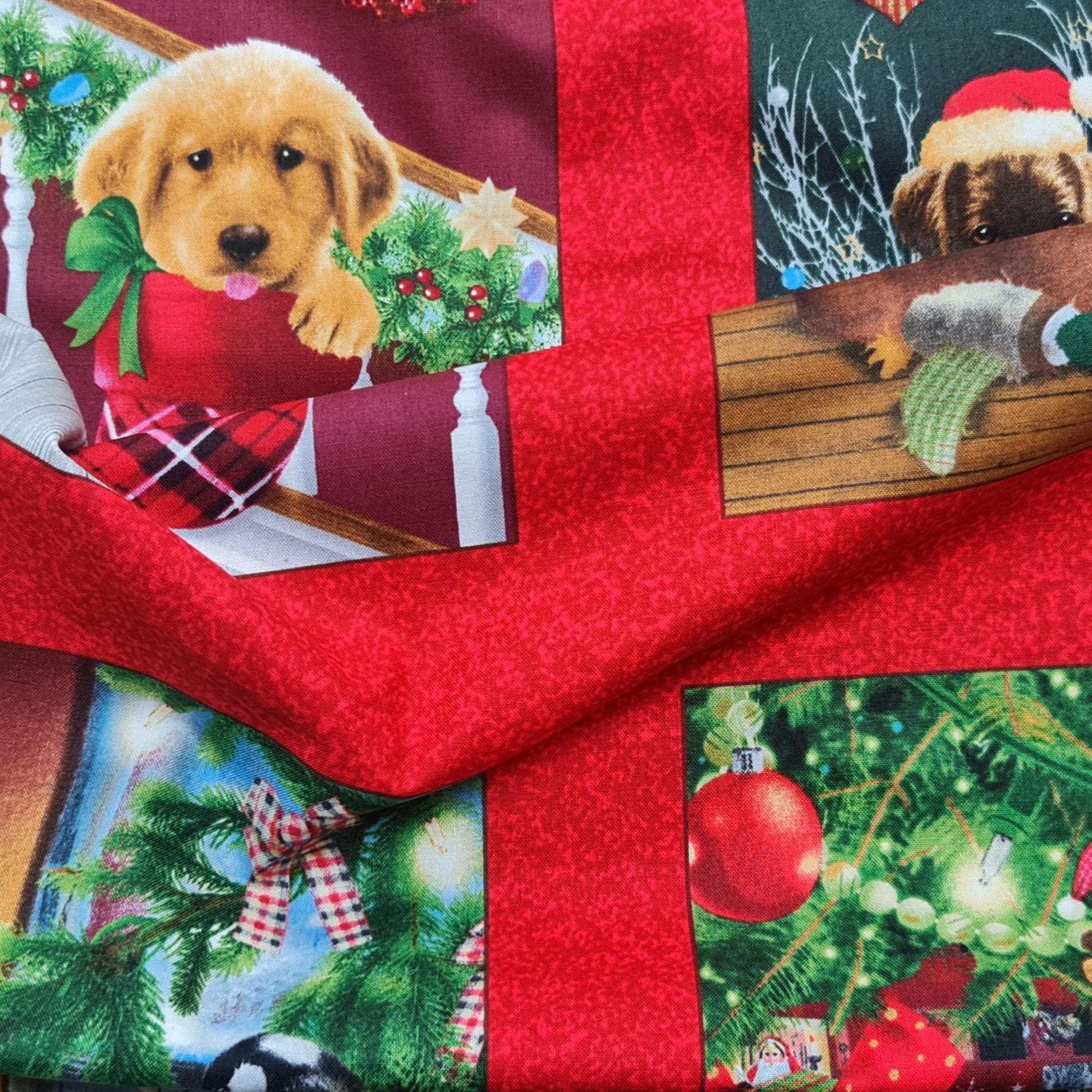 Tela estampada cachorros navideños