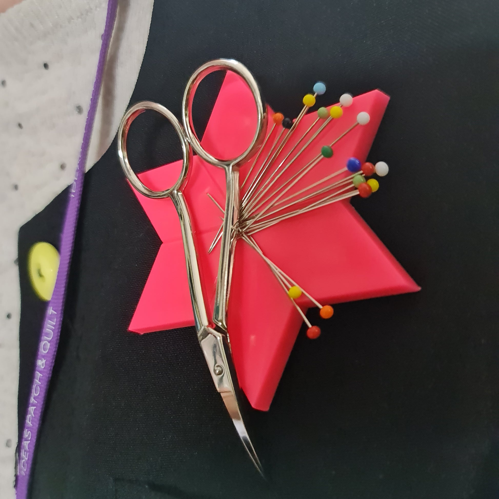 Broche magnético estrella para alfileres.jpg